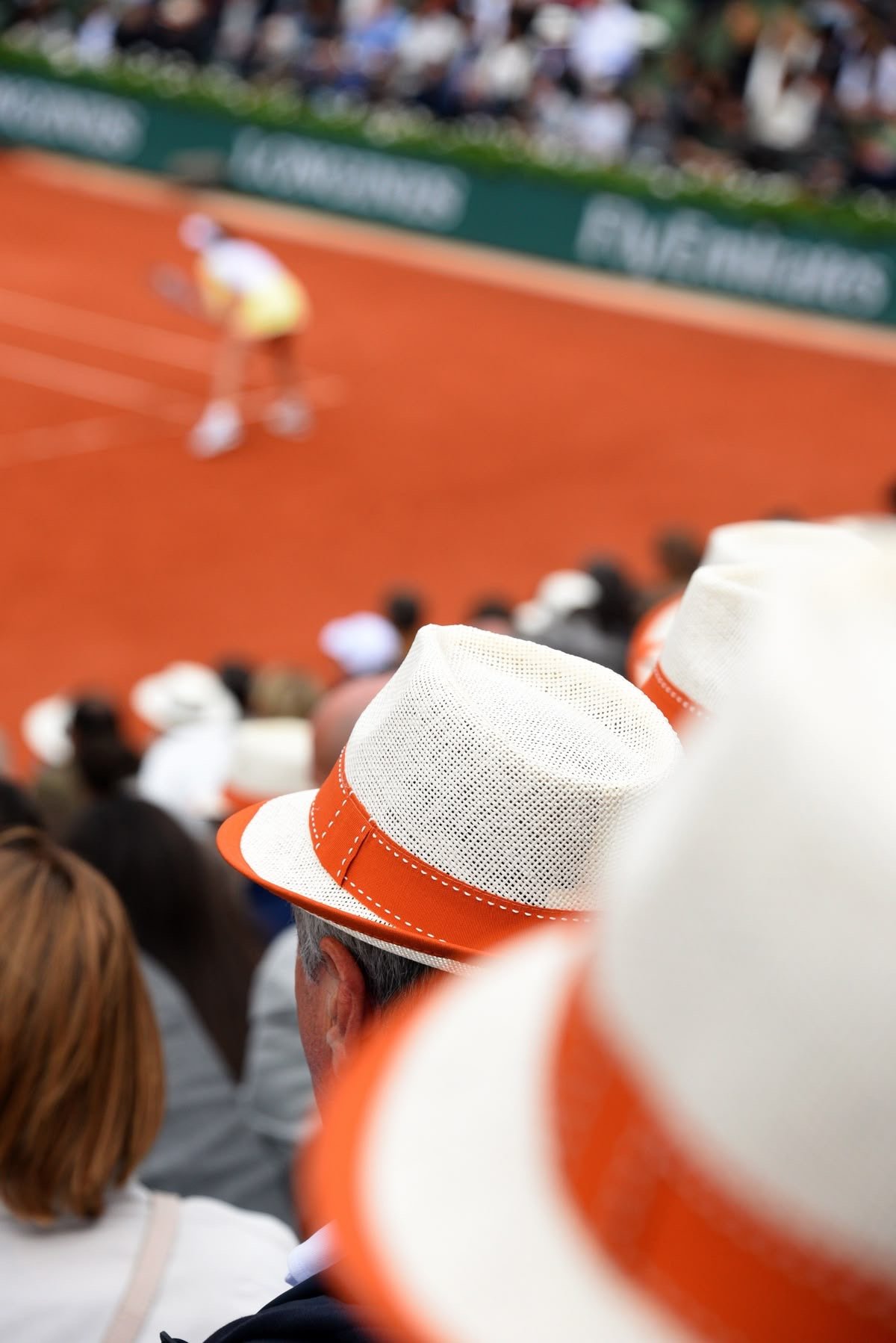 Court de tennis sur terre battue, ambiance événement